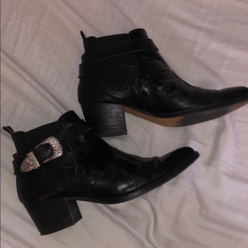 Steve Madden western booties